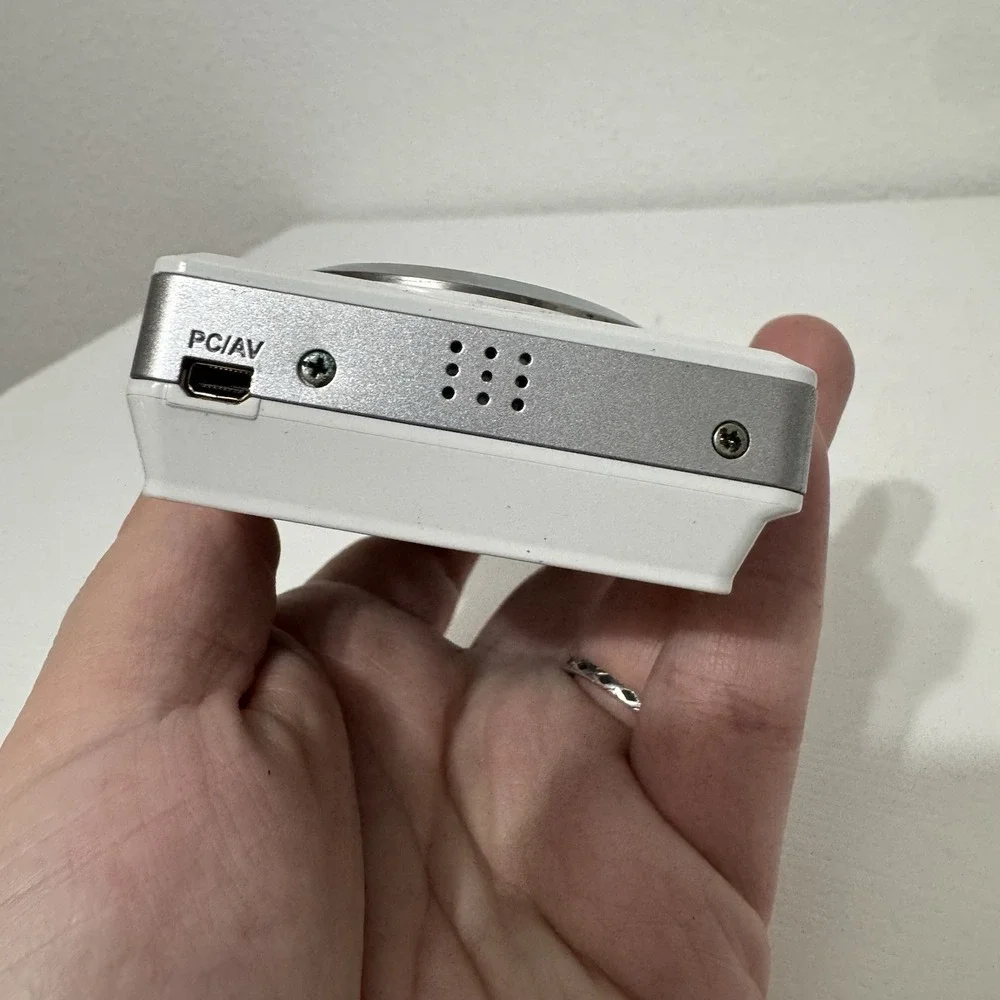 Sanyo S870 8.1MP Digital‎ Camera White - WARPED DISPLAY